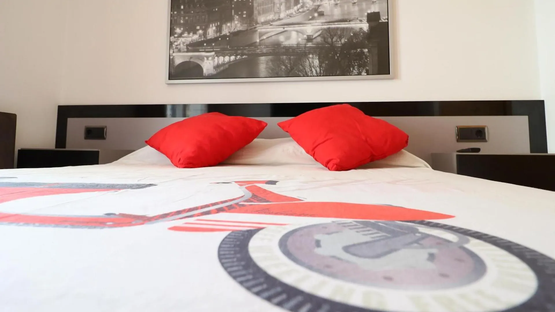 Apartment Alquiler Apartamento En Residencial Porto Marina,Roses, Para Los Amantes De La Bicicleta, El Running, Los Paseos, El Sol Y El Relax Junto A La Piscina, Un Entorno De Parques Naturales, Playas Y Ambiente Vacacional - Es-366-1