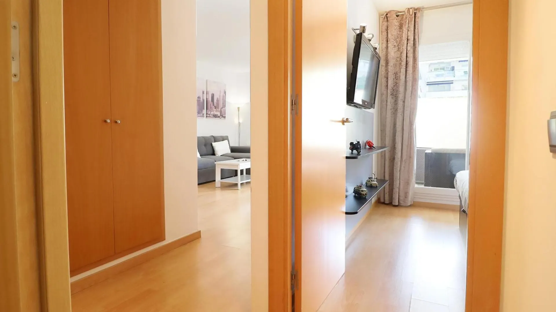 Alquiler Apartamento En Residencial Porto Marina,Roses, Para Los Amantes De La Bicicleta, El Running, Los Paseos, El Sol Y El Relax Junto A La Piscina, Un Entorno De Parques Naturales, Playas Y Ambiente Vacacional - Es-366-1