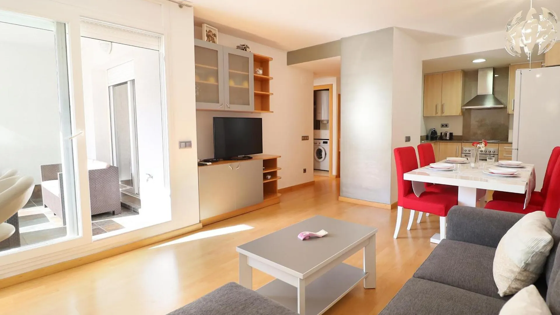 Alquiler Apartamento En Residencial Porto Marina,Roses, Para Los Amantes De La Bicicleta, El Running, Los Paseos, El Sol Y El Relax Junto A La Piscina, Un Entorno De Parques Naturales, Playas Y Ambiente Vacacional - Es-366-1 Roses