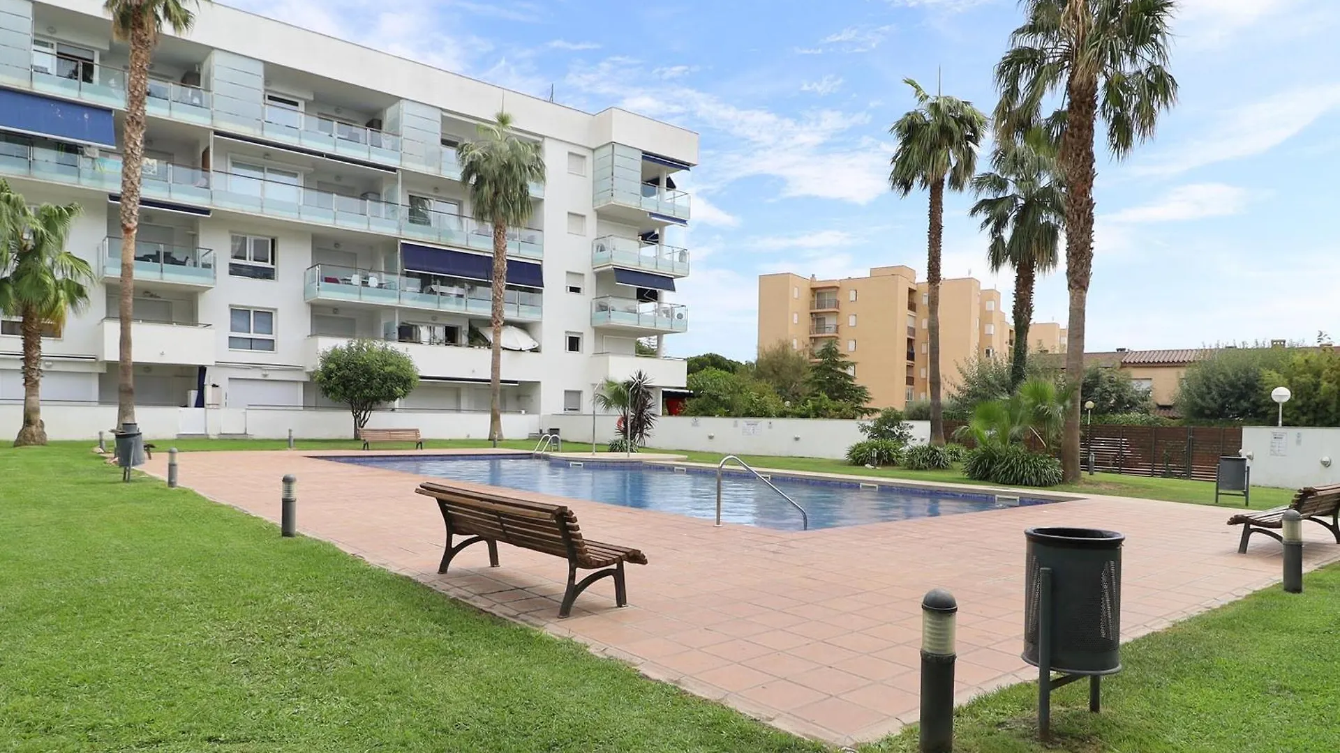 Apartment Alquiler Apartamento En Residencial Porto Marina,Roses, Para Los Amantes De La Bicicleta, El Running, Los Paseos, El Sol Y El Relax Junto A La Piscina, Un Entorno De Parques Naturales, Playas Y Ambiente Vacacional - Es-366-1