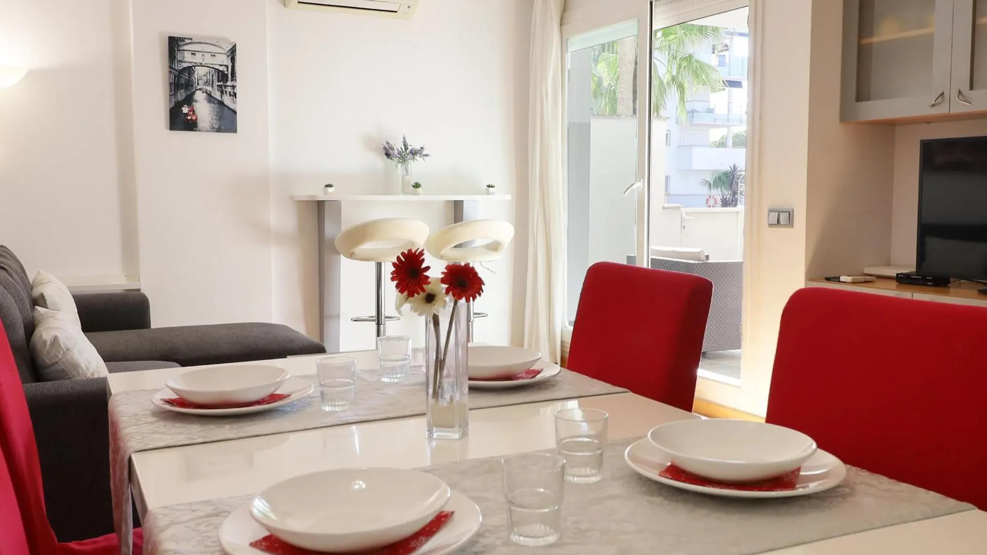 Alquiler Apartamento En Residencial Porto Marina,Roses, Para Los Amantes De La Bicicleta, El Running, Los Paseos, El Sol Y El Relax Junto A La Piscina, Un Entorno De Parques Naturales, Playas Y Ambiente Vacacional - Es-366-1 0*, Roses Spain