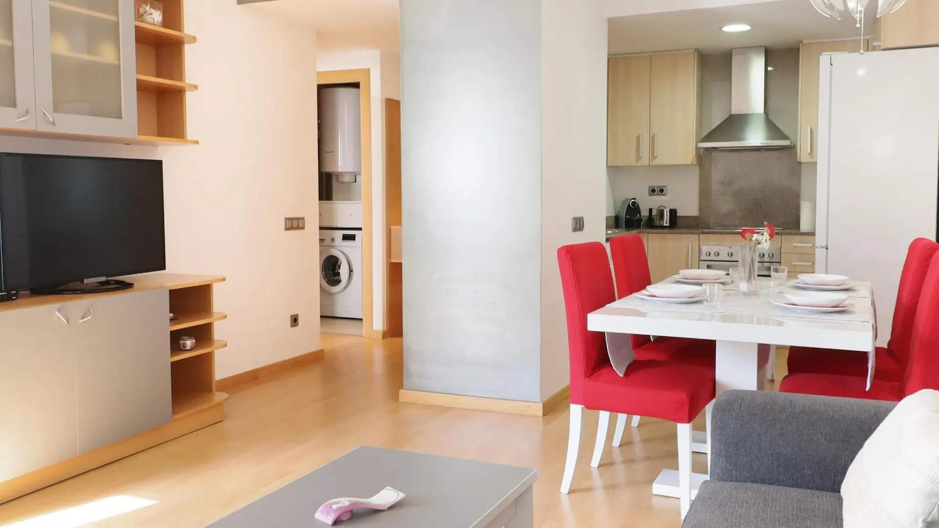 Alquiler Apartamento En Residencial Porto Marina,Roses, Para Los Amantes De La Bicicleta, El Running, Los Paseos, El Sol Y El Relax Junto A La Piscina, Un Entorno De Parques Naturales, Playas Y Ambiente Vacacional - Es-366-1